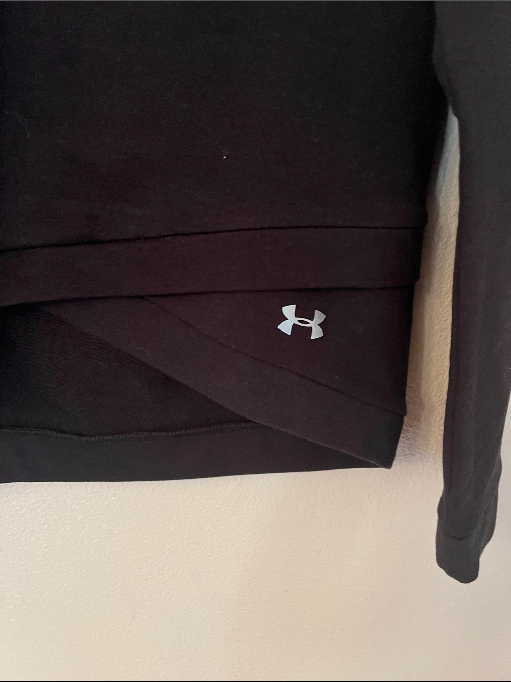 Under Armour long-sleeve shirt a "Telluride" graphic on the chest size M NWT - Picture 3 of 5